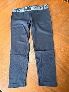 Gymshark Fit Seamless Crop Leggings Black with Grey Logo Waistband sz S